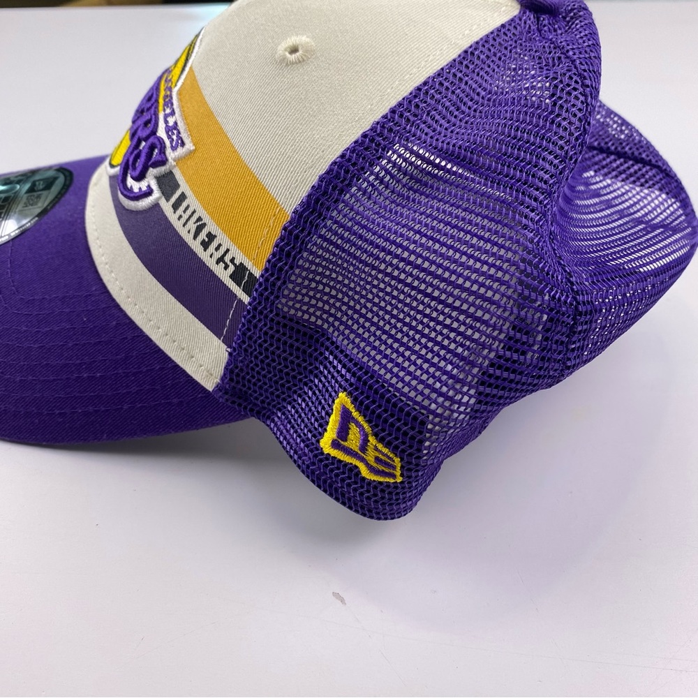 Men’s Los Angeles Lakers New Era Stripes 9FORTY Trucker Snapback Hat Purple OS - Picture 4 of 11